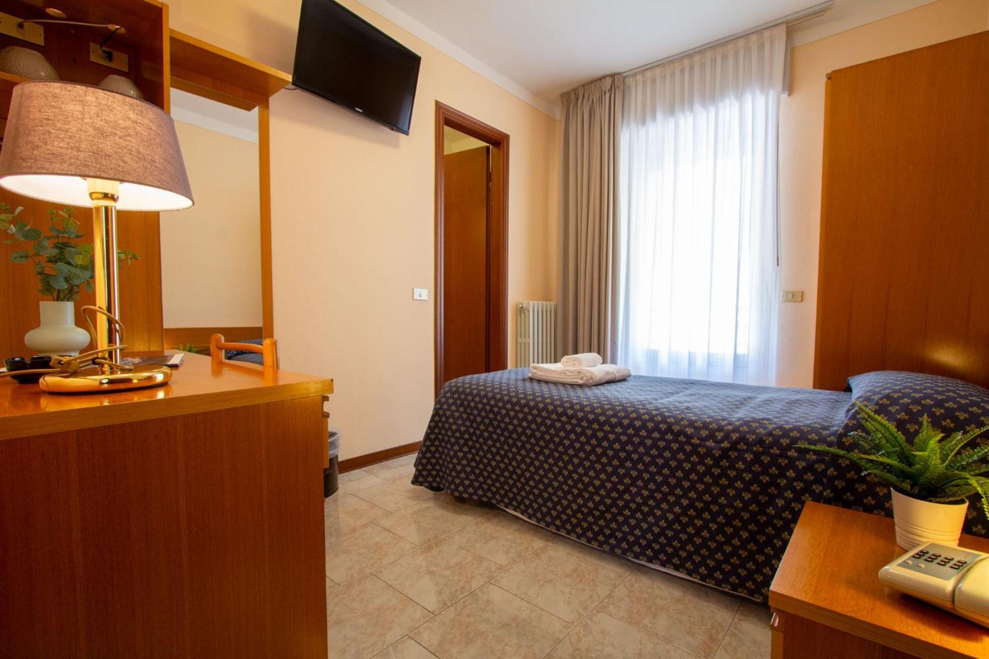 Hotel Benacus 토리델베나코 외부 사진