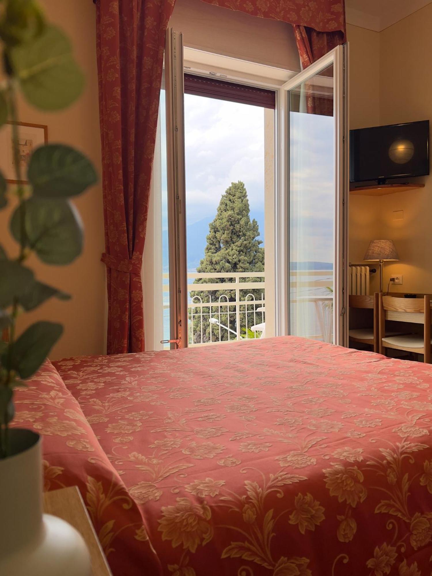 Hotel Benacus 토리델베나코 외부 사진